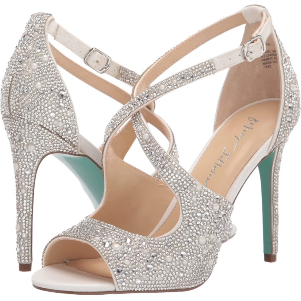 Betsey Johnson Women’s SB-SAGE High Heeled Sandal, Ivory, Size 7.5 M US